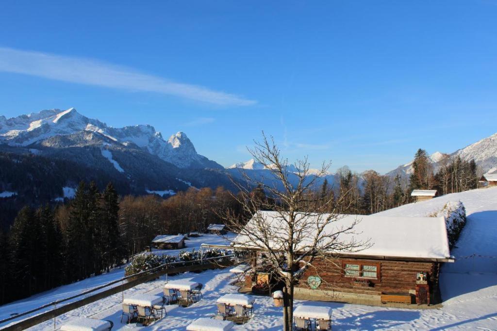 Pfeiffer Alm Am Sonnenhang Mit Blick Auf Die Zugspitze 加爾米施-帕滕基興 外观 照片